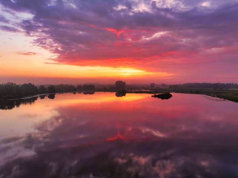 Tien minuten van de stad en dan dit Oude Waal, Ooijpolder, nabij Nijmegen Dronefotografie Film: Paul Beckers Fotonummer: 1281