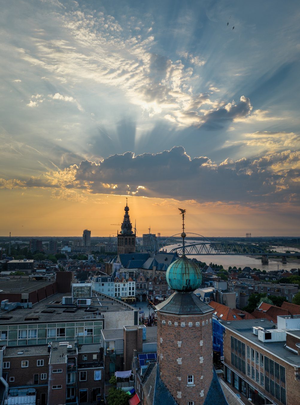 Aerial photo of the centre of Nijmegen with the Stevenskerk, where the copyshop is located