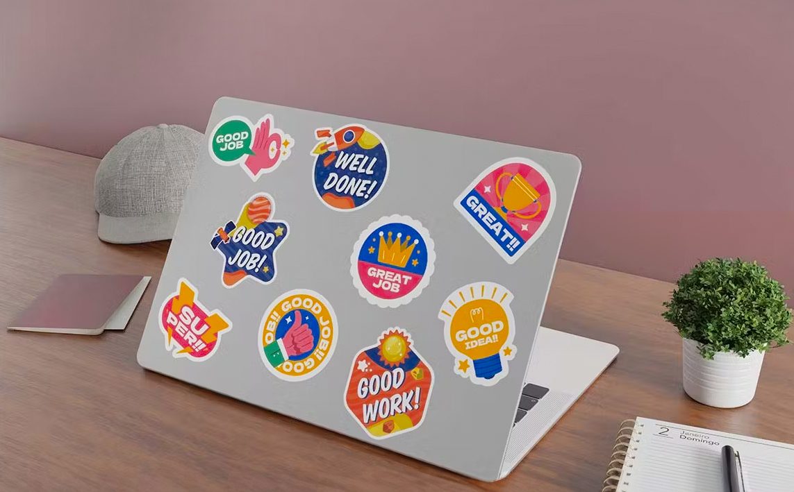 Laptop beplakt met stickers