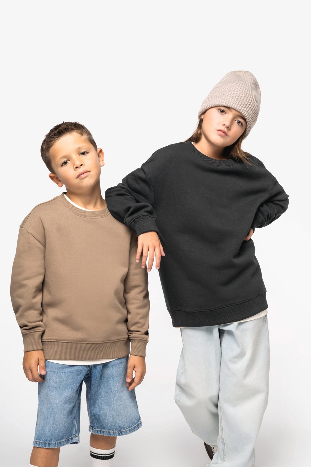 Twee kinderen in een sweater