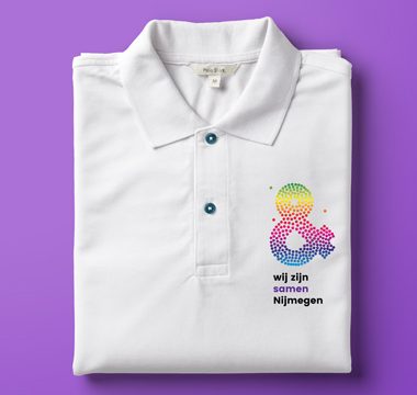 Witte polo met het logo Wij zijn samen Nijmegen